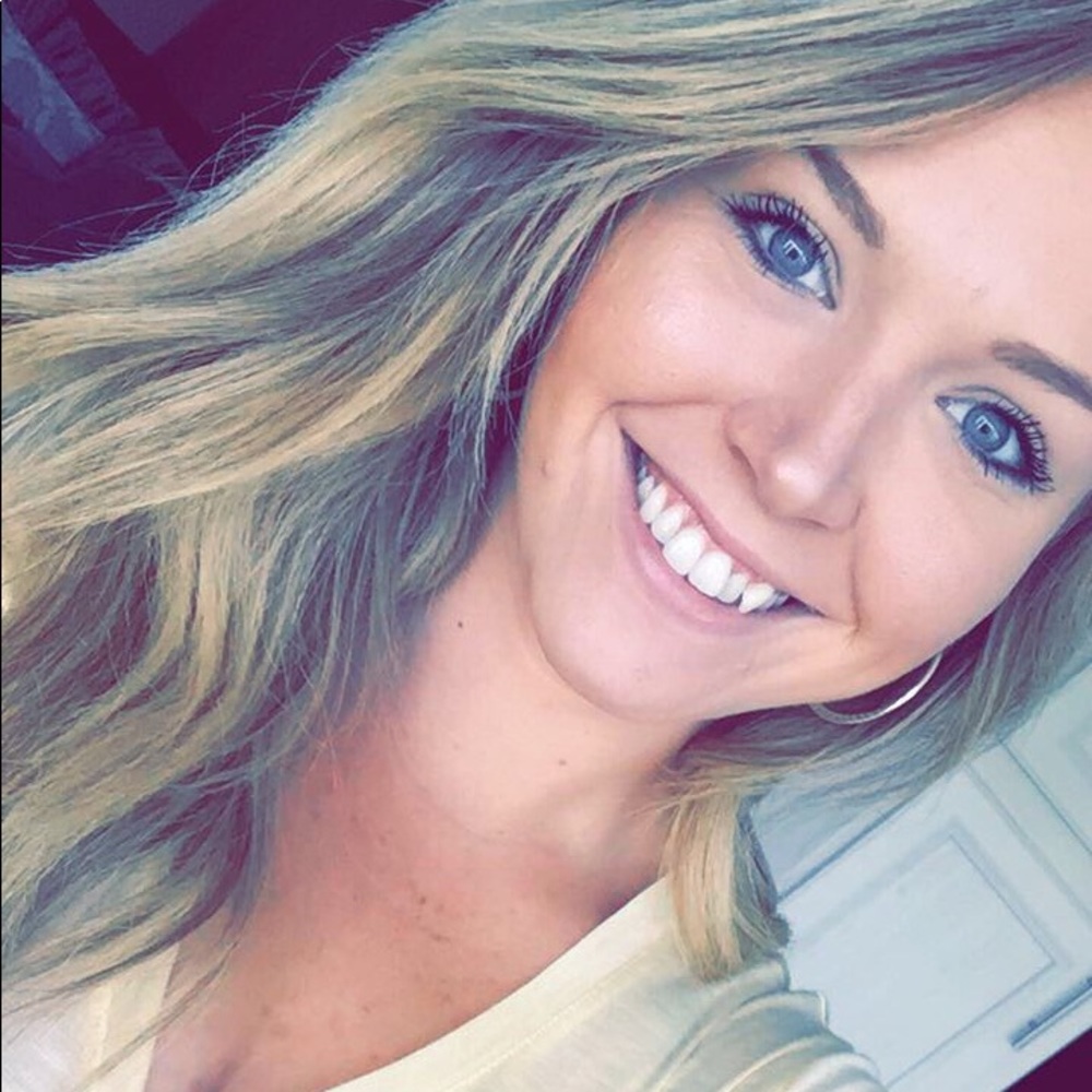 Meet your Posher, Kayla